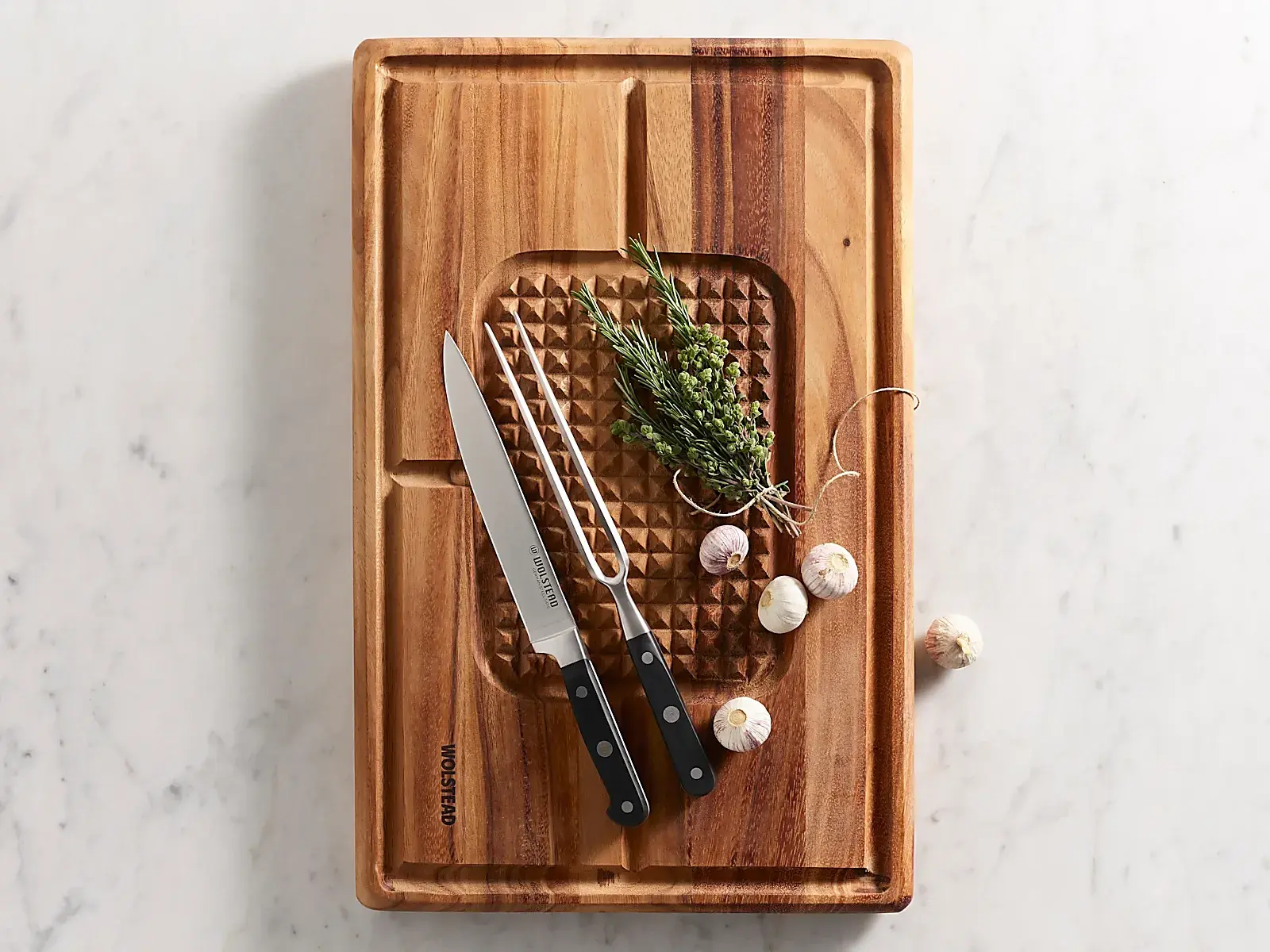 22-10-25Wolstead-Bonn-Carving-Board-55x35cm-Magazine